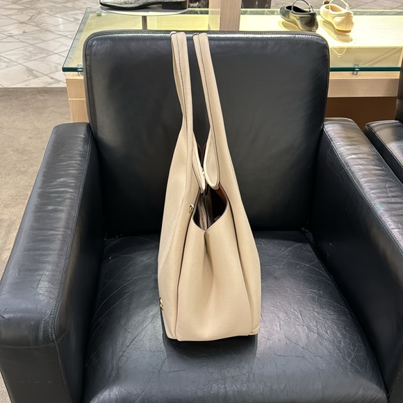 Basically New: Coach Lana in Polished Pebble Leather Brass/ Ivory Only Worn Once - Picture 2 of 5